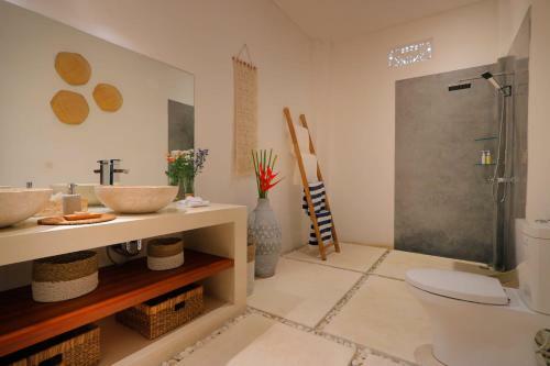 Exclusive Villas Complex 7 Br Seminyak Center W Staff