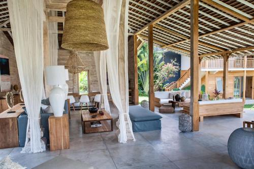 Luxury 5 Bedroom Villa With Private Pool, Bali Villa 2022