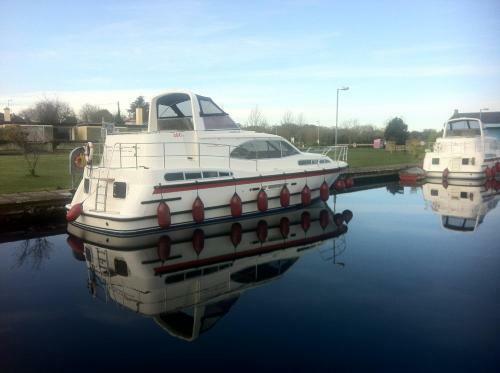 Hostal Lough Derg House & The Lake Cafe