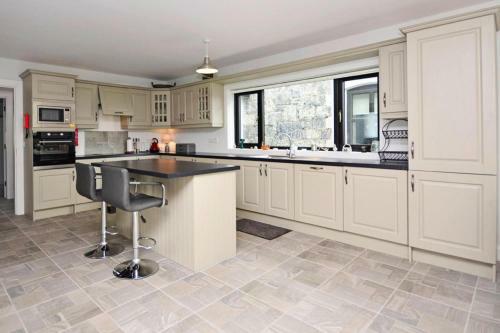 Holiday Home Oughterard - Eir02104f-f
