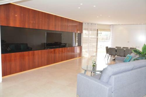 Renovated 3 Bedroom - Residence With Pool Next The Beach