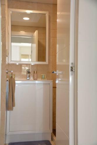 Renovated 3 Bedroom - Residence With Pool Next The Beach