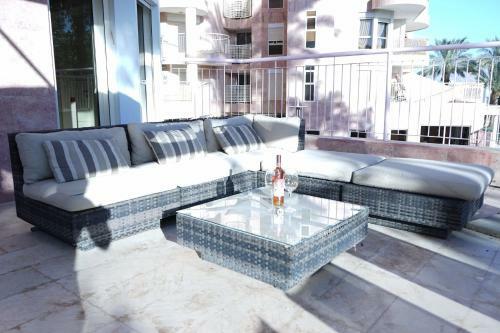 Amdar Residence Apartment - Private Pool, Sea View & Sauna