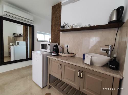 Hostal Mediterranean Inn ??? ??? ?????? ????? ?? ??????