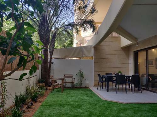 Gorgeous Private Garden Apartment With Pool And Gym