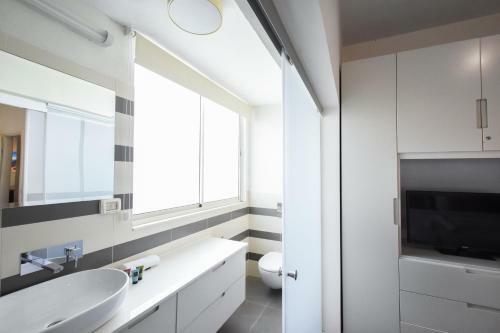 Apartamento Sunny 3br In Prague 8 By Holyguest