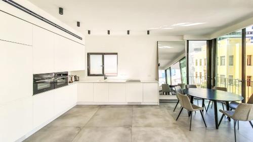 Exclusive 3 Bdr Apartment - Rothschild #tl40