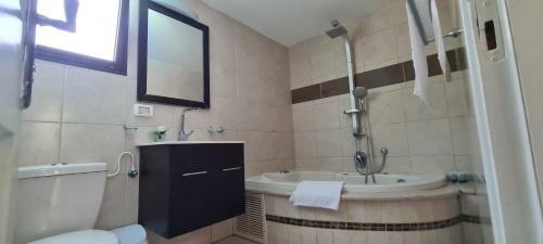 Lodge Bar Bagolan Suites