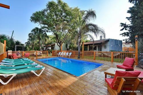 Lodge Hawaii Mansion