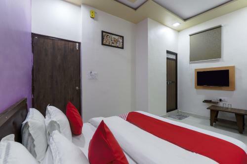Oyo 71040 Hotel Sagar Palace