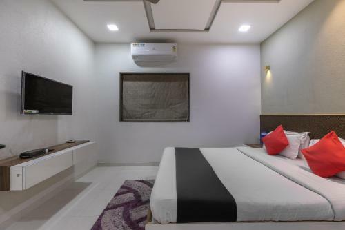 Capital O 10749 Hotel Neelkanth Bliss