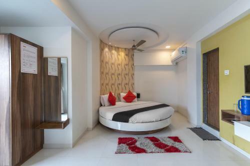 Capital O 10749 Hotel Neelkanth Bliss