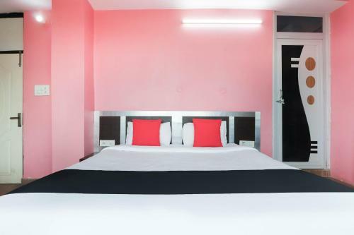 Capital O 49024 Aryavart Hotel