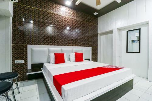 Hotel Oyo 48299 Rd Residency