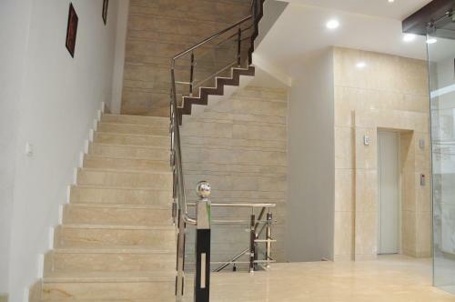 Oyo 2044 Hotel Premier
