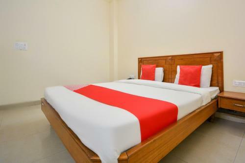 Oyo 70316 Hotel Jay Vee Continental
