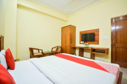 Oyo 70316 Hotel Jay Vee Continental