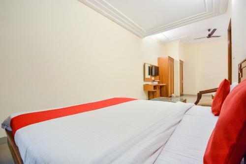 Oyo 70316 Hotel Jay Vee Continental