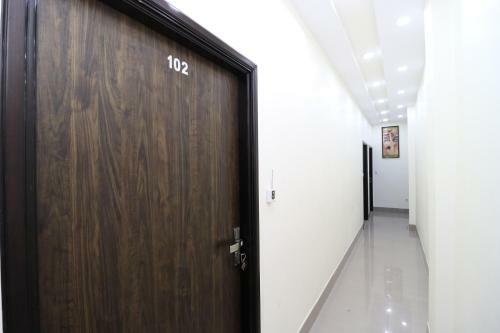 Oyo 23235 Hotel Roopmahal & Restaurant