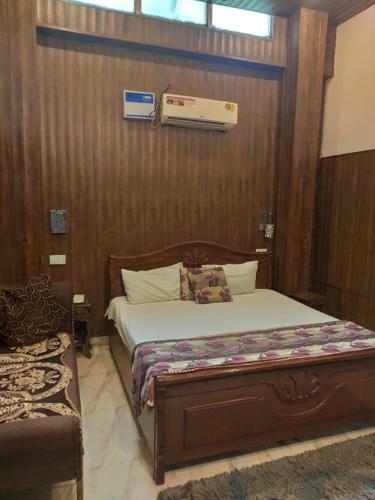 Hotel Golden Woods
