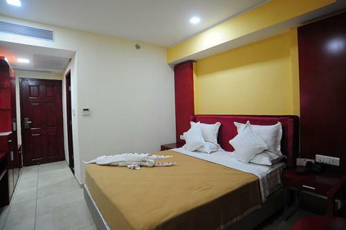 Hotel Pride Biznotel - The Maison Anand
