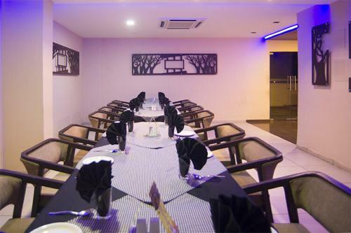 Hotel Pride Biznotel - The Maison Anand
