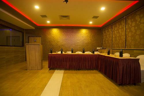 Hotel Pride Biznotel - The Maison Anand