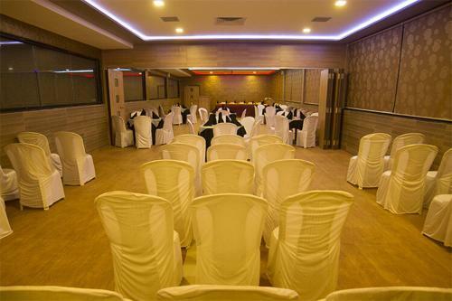 Hotel Pride Biznotel - The Maison Anand