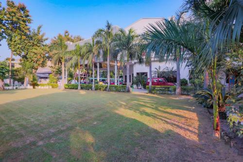 Hotel Oyo 75998 Shivani Banquet Hall