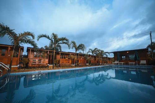 Hotel Grand Vatika Resort