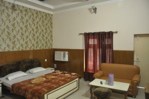 Shri Ram Hotel