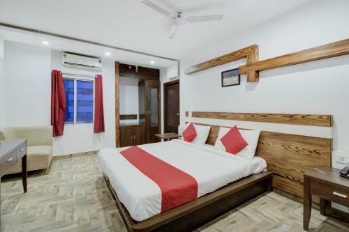 Hotel Oyo 76788 C Square Space