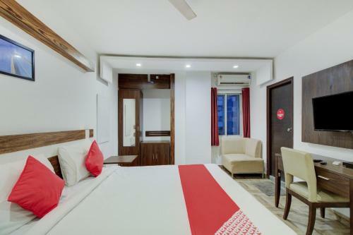 Hotel Oyo 76788 C Square Space