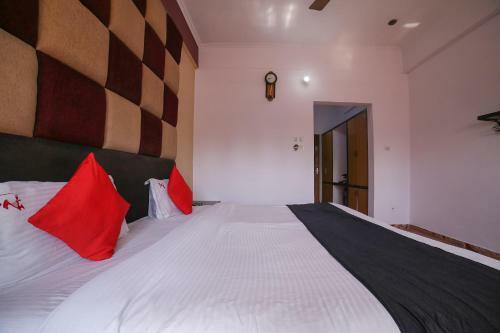 Capital O 38730 Hotel Mansarovar Deluxe