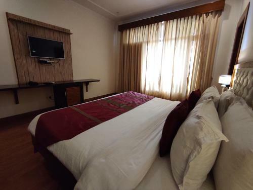 Aaroham The Watergate Hotel Bhimtal
