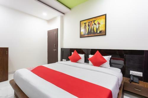 Hotel Oyo 27867 Savitri Regency