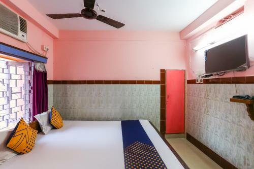 Oyo 74837 Hotel Veer