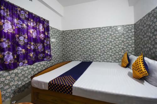 Oyo 74837 Hotel Veer