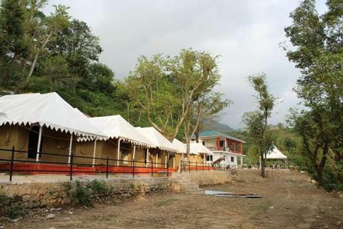 Camp Kasbah, Bir