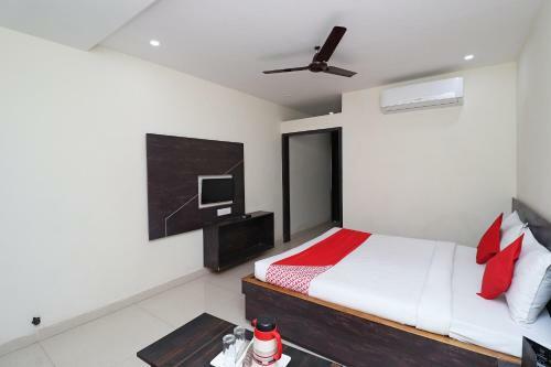 Capital O 30234 Hotel Shri Sai Amrit
