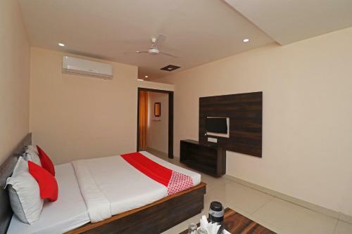 Capital O 30234 Hotel Shri Sai Amrit