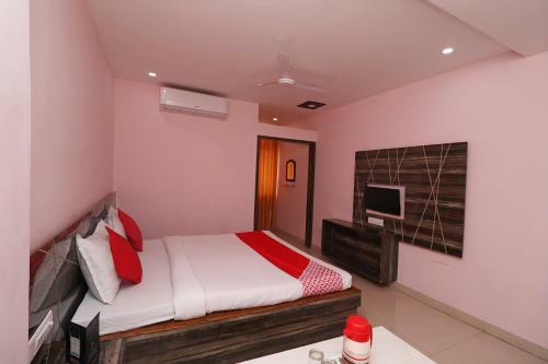 Capital O 30234 Hotel Shri Sai Amrit