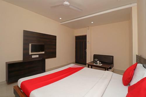 Capital O 30234 Hotel Shri Sai Amrit