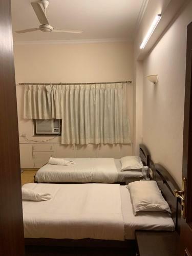 Hostal Comfortable & Relaxing Stay In Bandra East