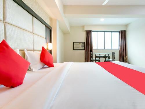 Oyo 36215 Hotel Pearl Residency