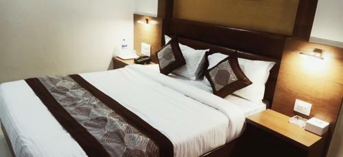 Hotel Crystal Luxury Inn- Bandra