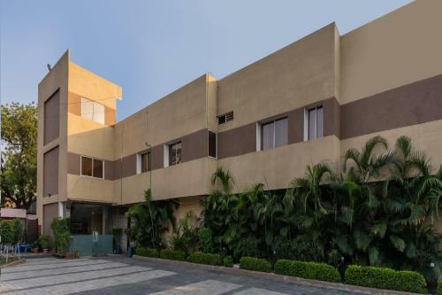Oyo Flagship 76610 Hotel Grandeur