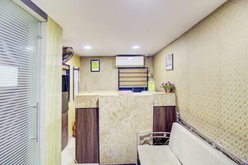Oyo 77255 Hotel Royal Plaza