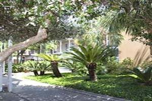 Maison St. Charles Hotel And Suites
