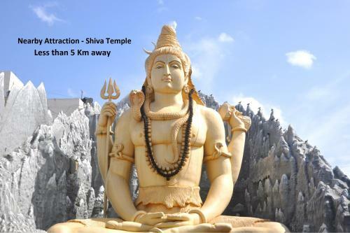 Hotel Oyo 22101 Shree Raksha Comfort